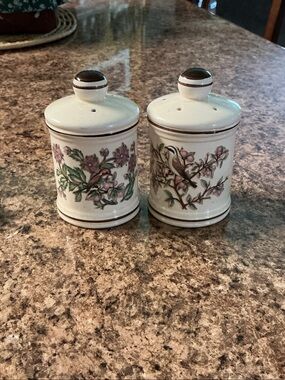 Daherware salt/pepper set 1982 birds & flowers